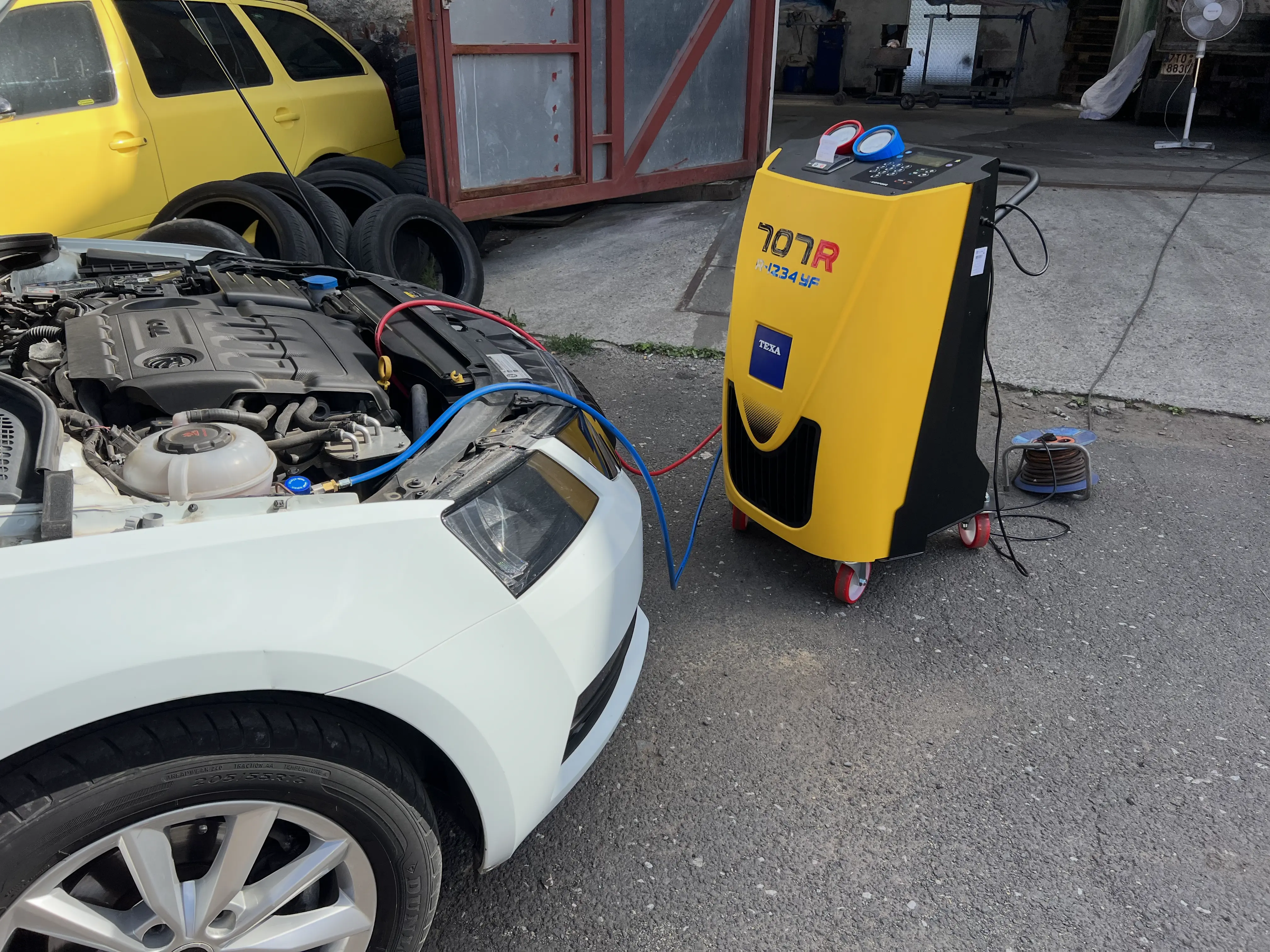 Plnění klimatizace